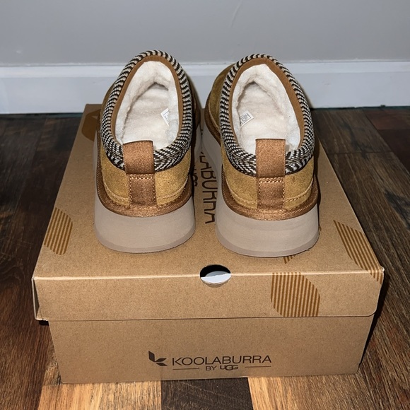 Ugg Platform Slippers - Picture 4 of 4